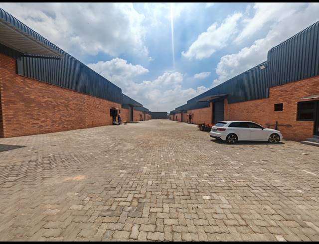 1,102M² WAREHOUSE TO LET IN ORMONDE